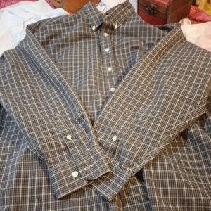 Roundtree & Yorke Gray Plaid Button-Down Shirt